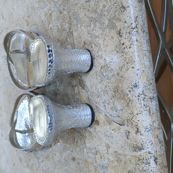 Sandals size 9 Medium width 3 inch height silver with gold trim - Picture 4 of 4